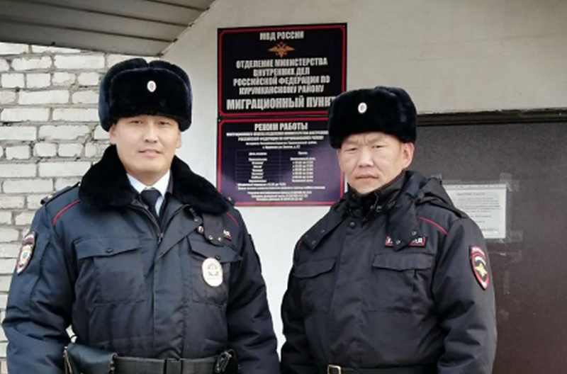 В Бурятии участковые пресекли поджог дома пьяным дебоширом В Бурятии участковые пресекли поджог дома пьяным дебоширом