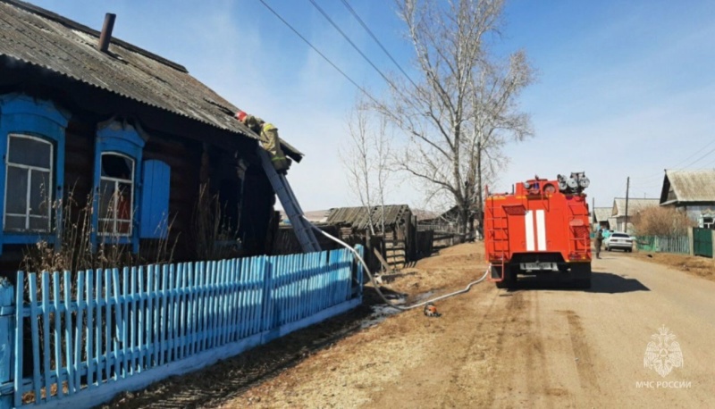 В Мухоршибирском районе загорелся дом