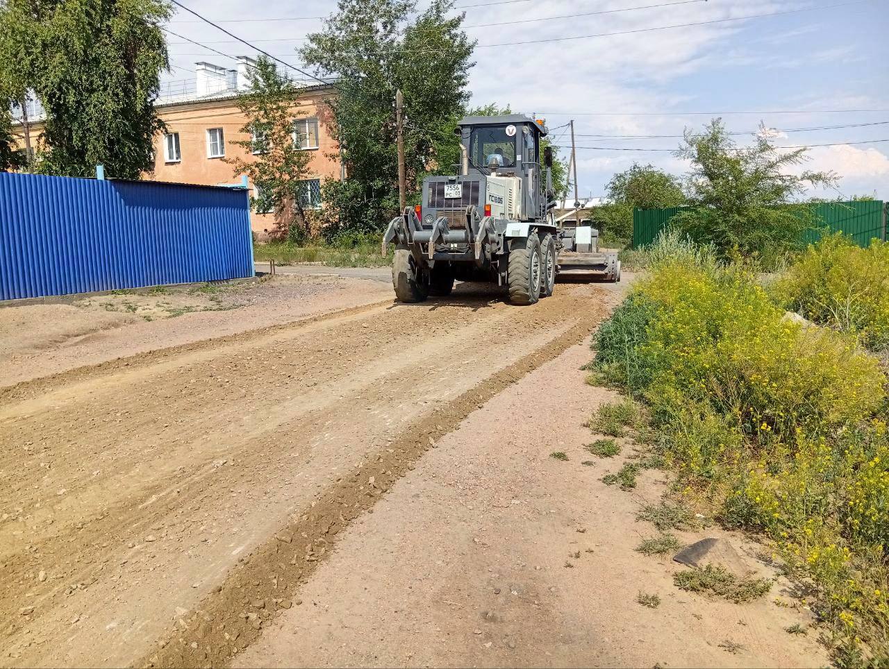 В Улан-Удэ продолжают восстанавливать грунтовые дороги В Улан-Удэ продолжают восстанавливать грунтовые дороги
