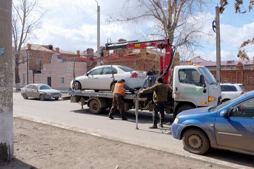 В Улан-Удэ любитель выпить за рулем лишил многодетную семью автомобиля
