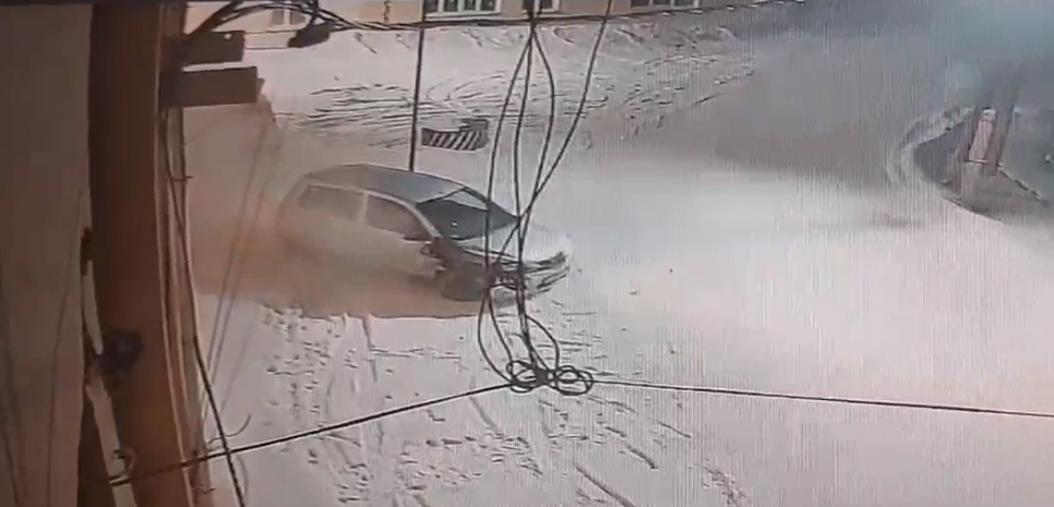В Бурятии мужчина протаранил машиной здание администрации