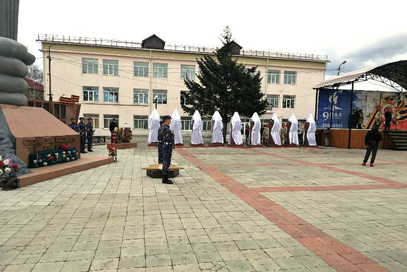 В Кабанске на главной площади открылась Аллея Славы В Кабанске на главной площади открылась Аллея Славы