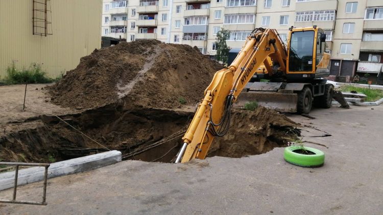 В Улан-Удэ из-за аварии без воды остались дома в 113-м микрорайоне В Улан-Удэ из-за аварии без воды остались дома в 113-м микрорайоне