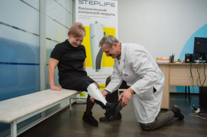 В Улан-Удэ представили первый российский бионический протез колена