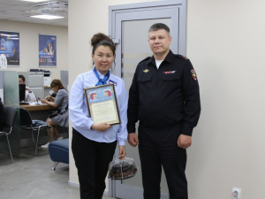 В Улан-Удэ работница банка спасла сельскую учительницу от мошенников