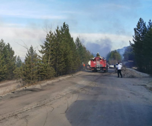 Лесной пожар угрожает райцентру в Бурятии