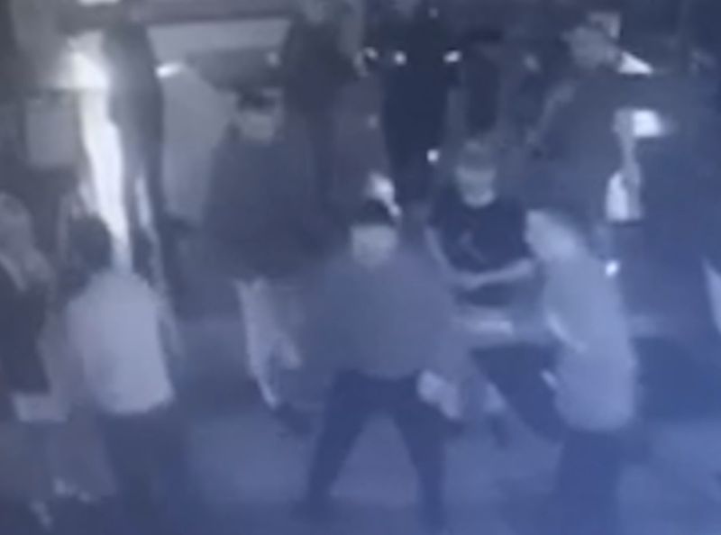 В Улан-Удэ зарезали парня в летнем кафе 