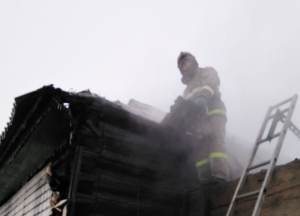 В Бурятии соседи помогли потушить загоревшийся в селе дом