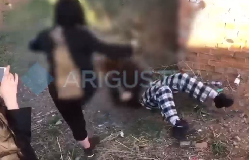 В Улан-Удэ девушки толпой жестоко избили школьницу