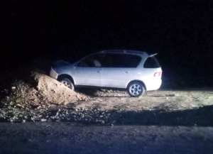 В Бурятии автомобиль налетел на кучу гравия