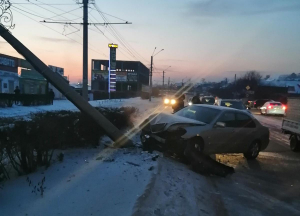 В Улан-Удэ автомобилист вновь снес электроопору