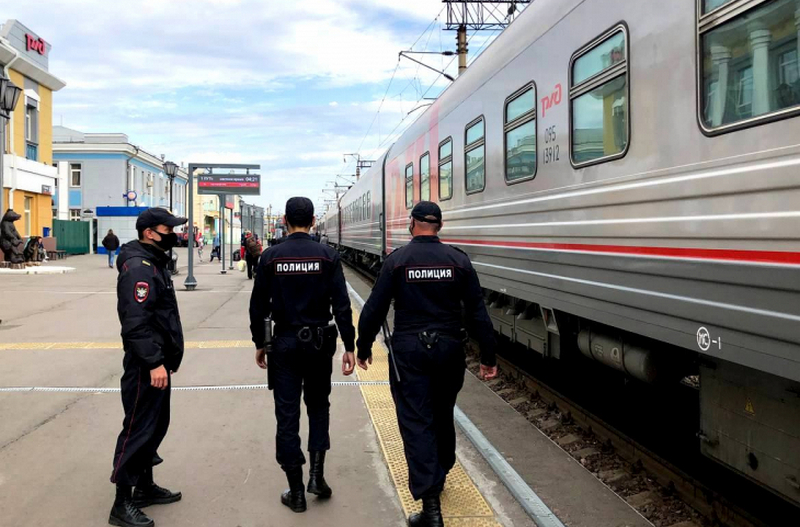 В Бурятии транспортные полицейские заботятся о рассеянных пассажирах В Бурятии транспортные полицейские заботятся о рассеянных пассажирах