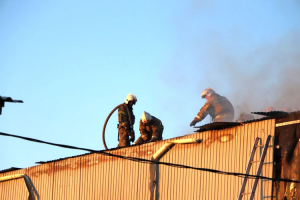 Огнеборцы потушили крупный пожар в Улан-Удэ