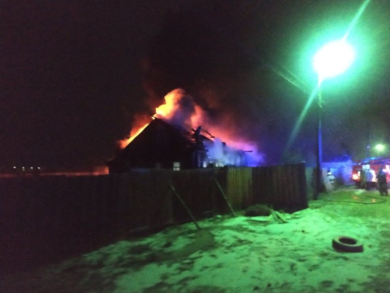 Житель Бурятии обгорел на пожаре, спасая жильцов дома