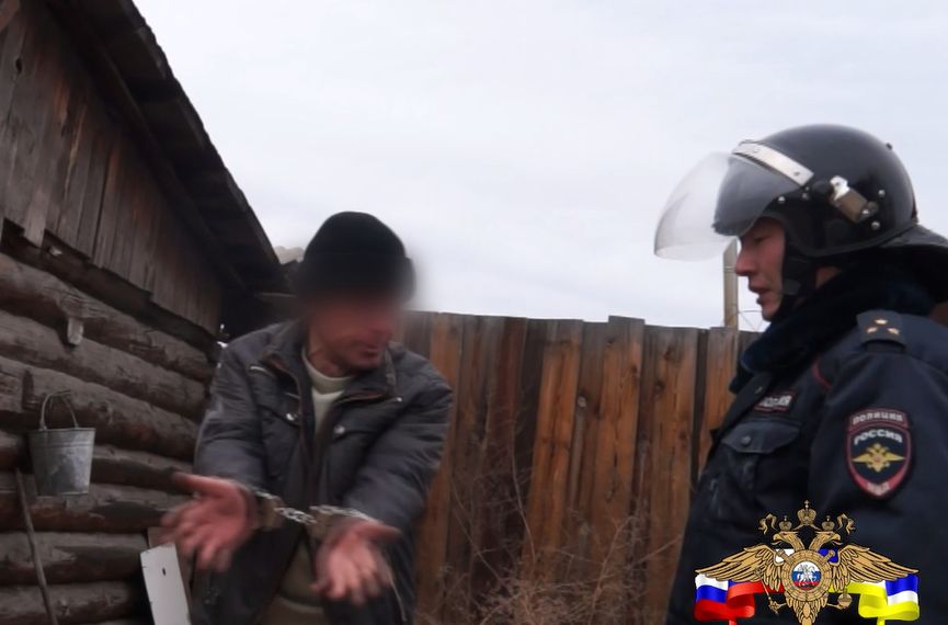 В Улан-Удэ полиция задержала мужчину с гранатой (видео)