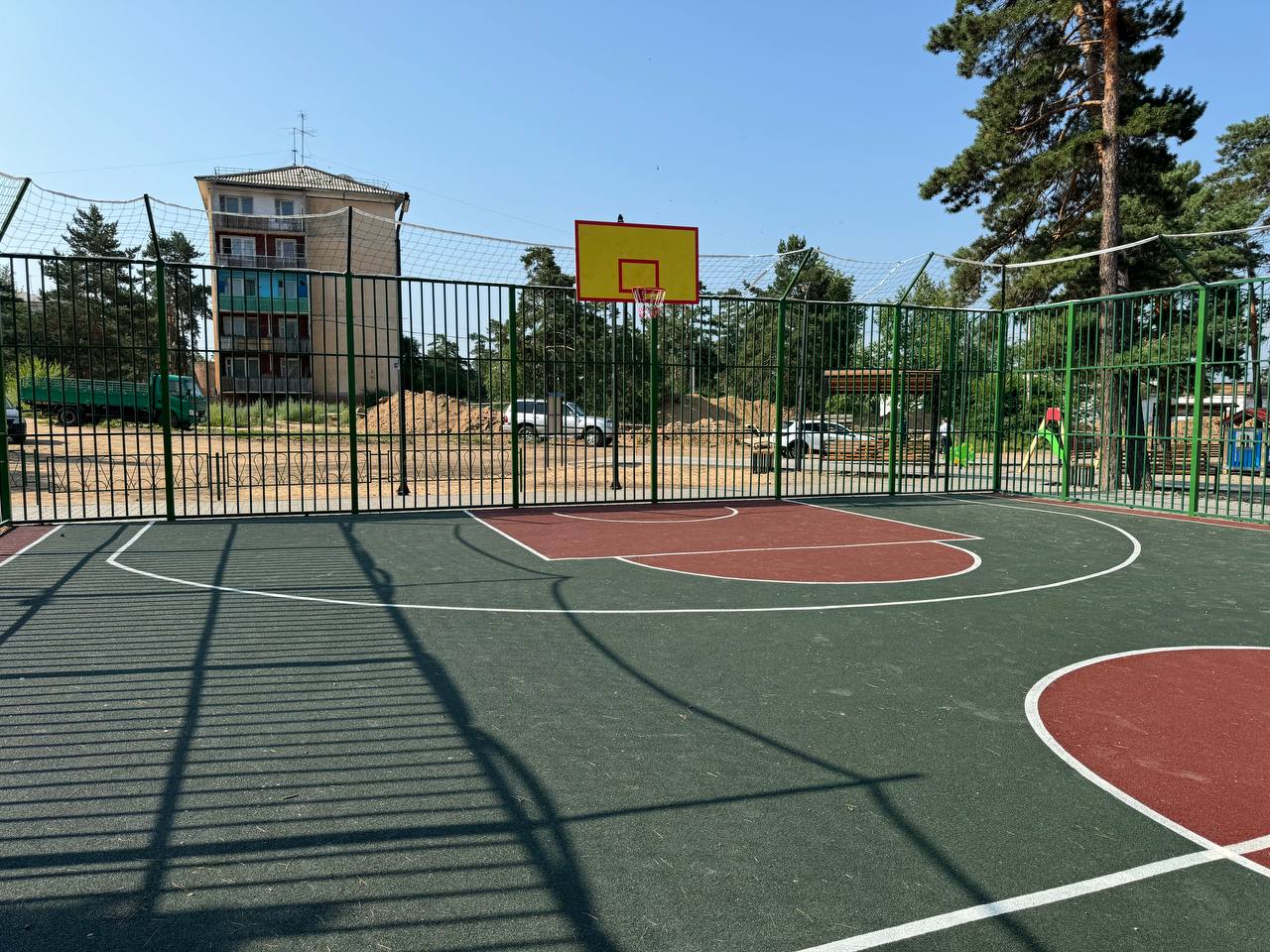 Жители Соснового Бора в Улан-Удэ оценили новую многофункциональную площадку Жители Соснового Бора в Улан-Удэ оценили новую многофункциональную площадку