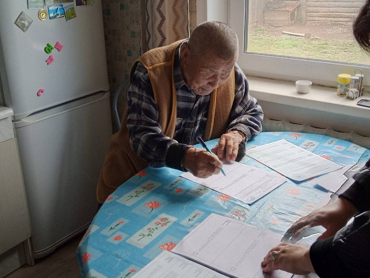 В Бурятии проголосовал 99-летний ветеран Великой Отечественной войны В Бурятии проголосовал 99-летний ветеран Великой Отечественной войны