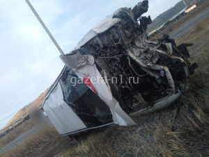 В Улан-Удэ водитель чудом выбрался из искореженной после ДТП машины 