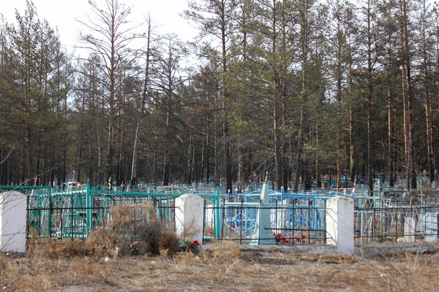 Жители Бурятии скидываются на кладбище