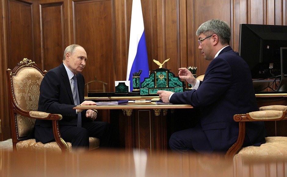 Владимир Путин встретился с главой Бурятии Владимир Путин встретился с главой Бурятии