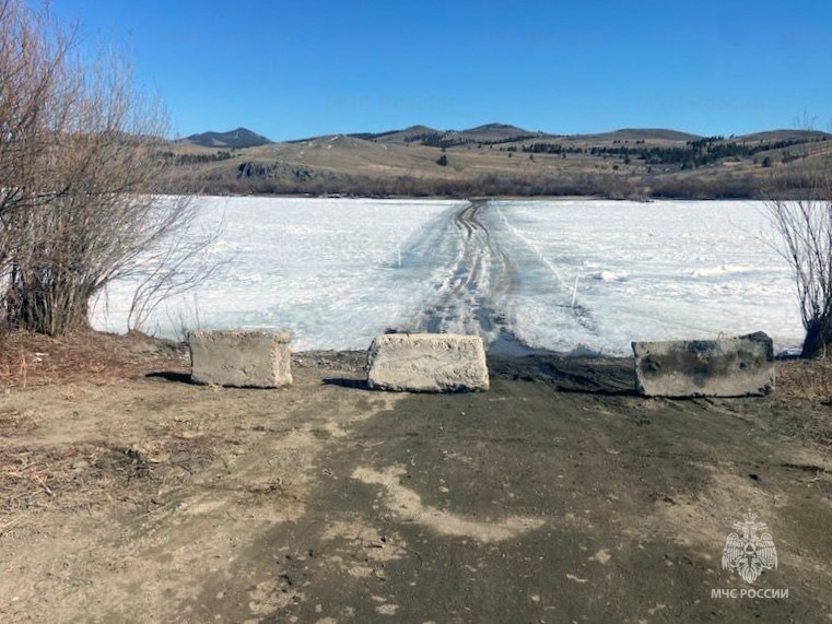 В районах Бурятии закрыли еще две ледовые переправы