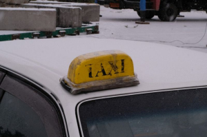 В Улан-Удэ таксист побил пассажирку