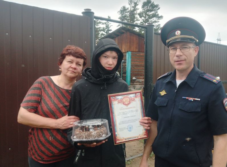 В Бурятии подросток спас трехлетнего мальчика В Бурятии подросток спас трехлетнего мальчика