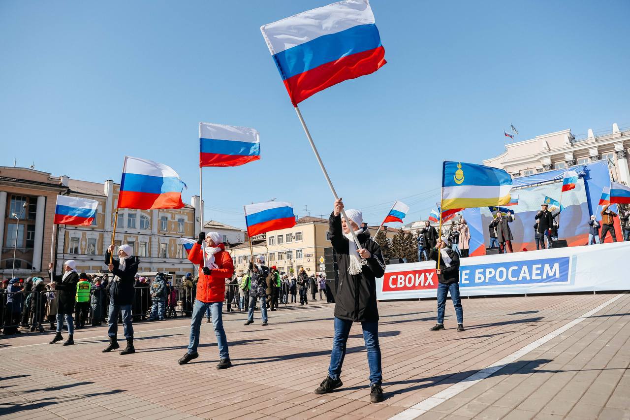Мэр Улан-Удэ поздравил горожан с Днем России Мэр Улан-Удэ поздравил горожан с Днем России