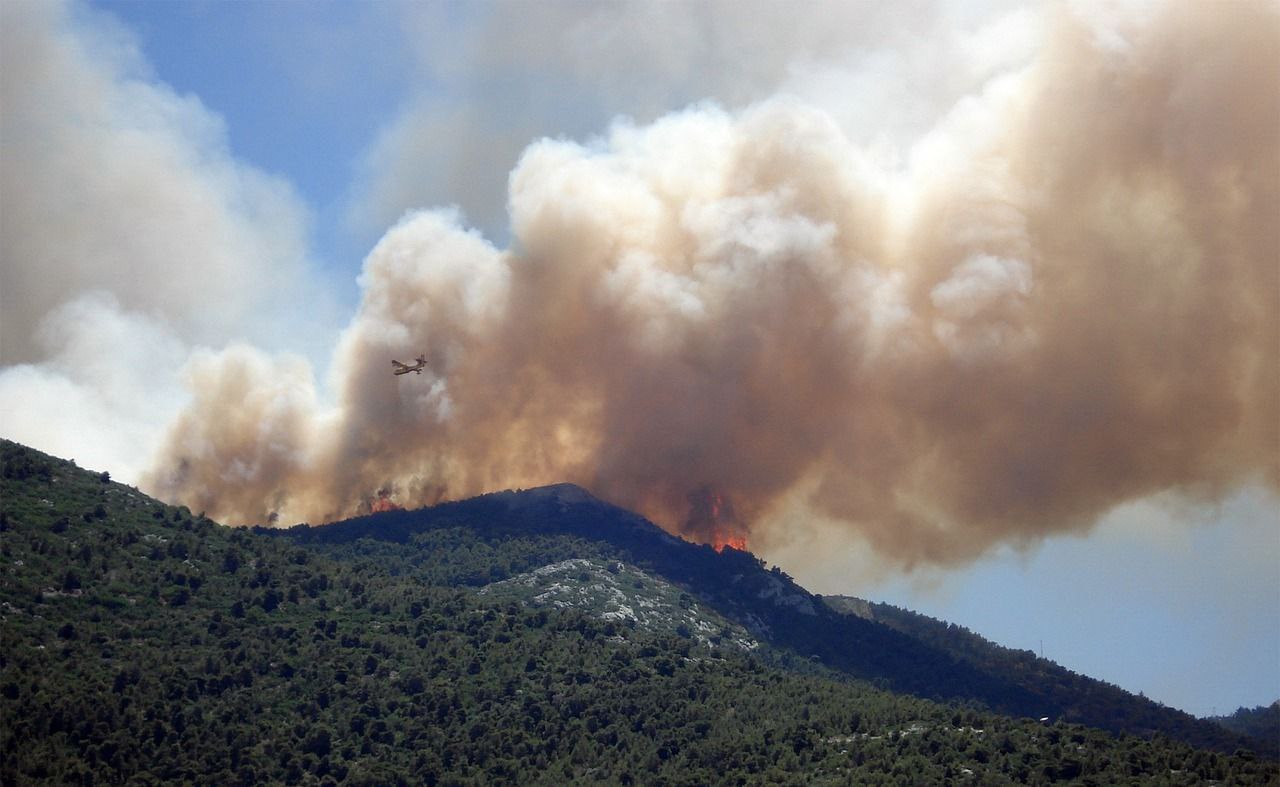 В Бурятии пожарные-десантники справились с огнем, охватившим 10 гектаров леса 