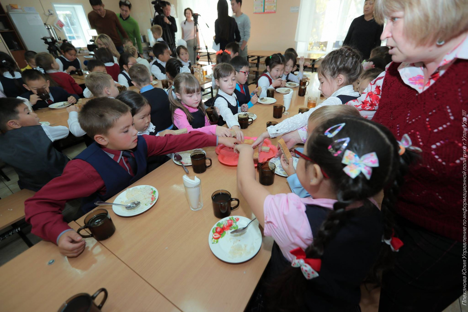 В мэрии Улан-Удэ показали, чем кормят школьников