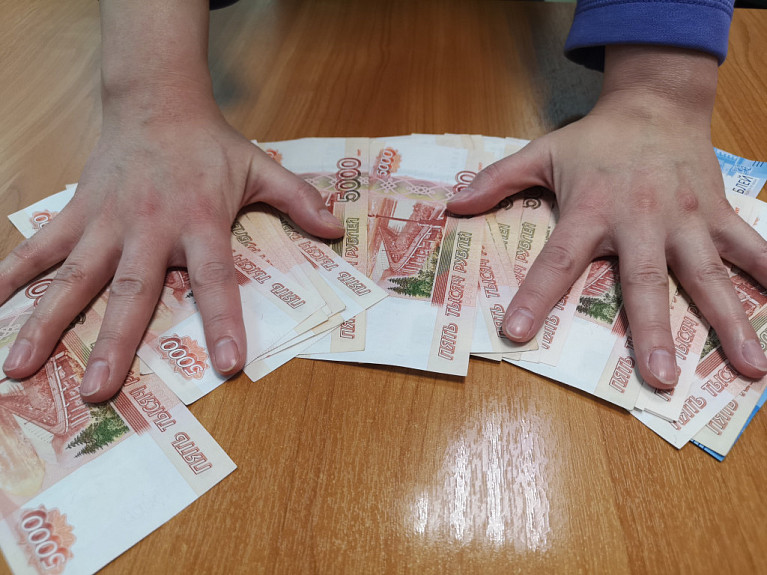 В Улан-Удэ пенсионер отдал мошенникам 3,5 миллиона рублей