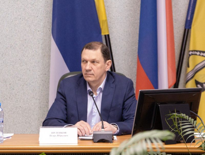 Мэр Улан-Удэ поручил усилить контроль за ремонтом теплосетей Мэр Улан-Удэ поручил усилить контроль за ремонтом теплосетей