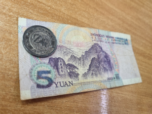 Жители Бурятии на фоне валютных ограничений все активнее интересуются юанем 