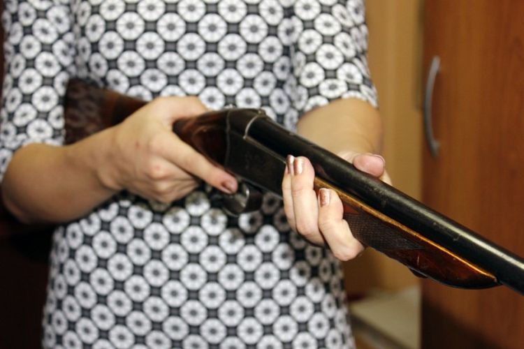 В Бурятии дело экс-учительницы, застрелившей возлюбленного, вернули прокурору В Бурятии дело экс-учительницы, застрелившей возлюбленного, вернули прокурору