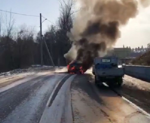 В Улан-Удэ легковушка загорелась после ДТП