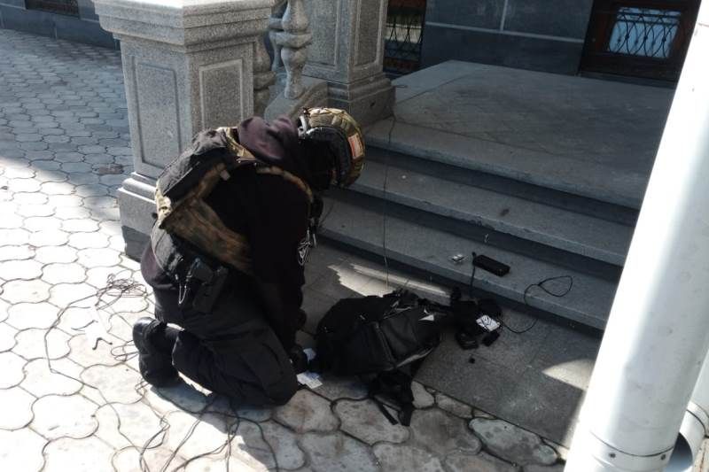 Территорию возле театра в Улан-Удэ пришлось оцепить из-за бесхозного рюкзака