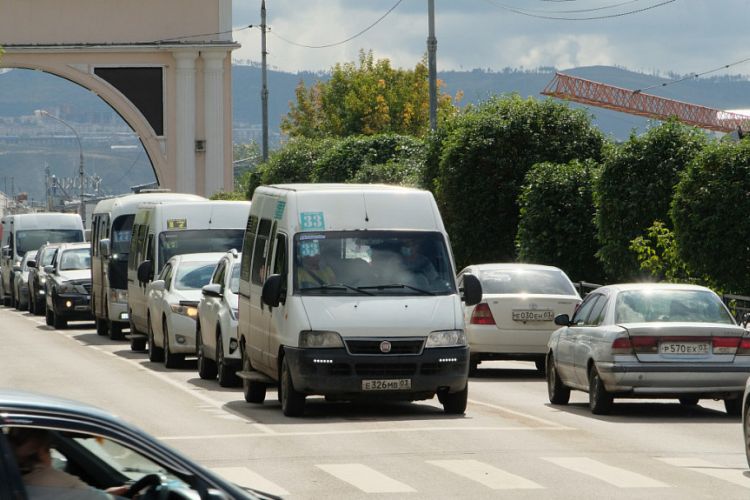 В Улан-Удэ директор транспортного МУПа сравнил маршрутки с лапшой В Улан-Удэ директор транспортного МУПа сравнил маршрутки с лапшой