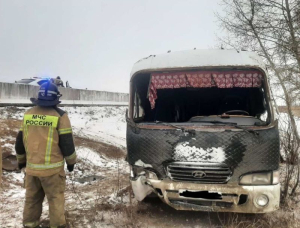 Автобус с пассажирами слетел в кювет на трассе в Бурятии