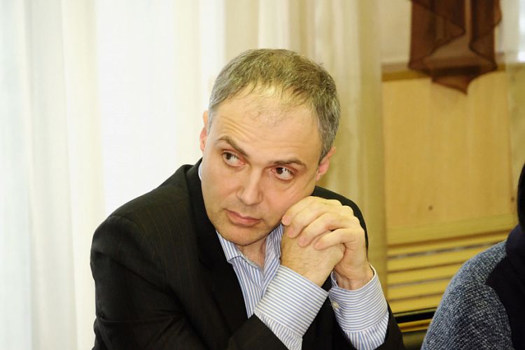 Бывший министр правительства Бурятии будет торговать топливом Бывший министр правительства Бурятии будет торговать топливом