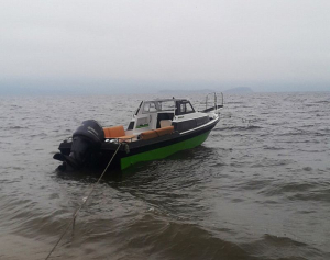 В Бурятии на Байкале нашли катер с мертвыми рыбаками