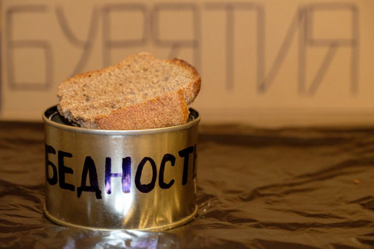 В Бурятии мать с двумя детьми осталась без средств к существованию В Бурятии мать с двумя детьми осталась без средств к существованию