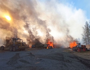 В Бурятии потушили крупный пожар на автодорожной базе