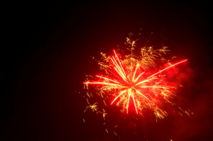 Жители Улан-Удэ встретили Новый год массовым запуском фейерверков
