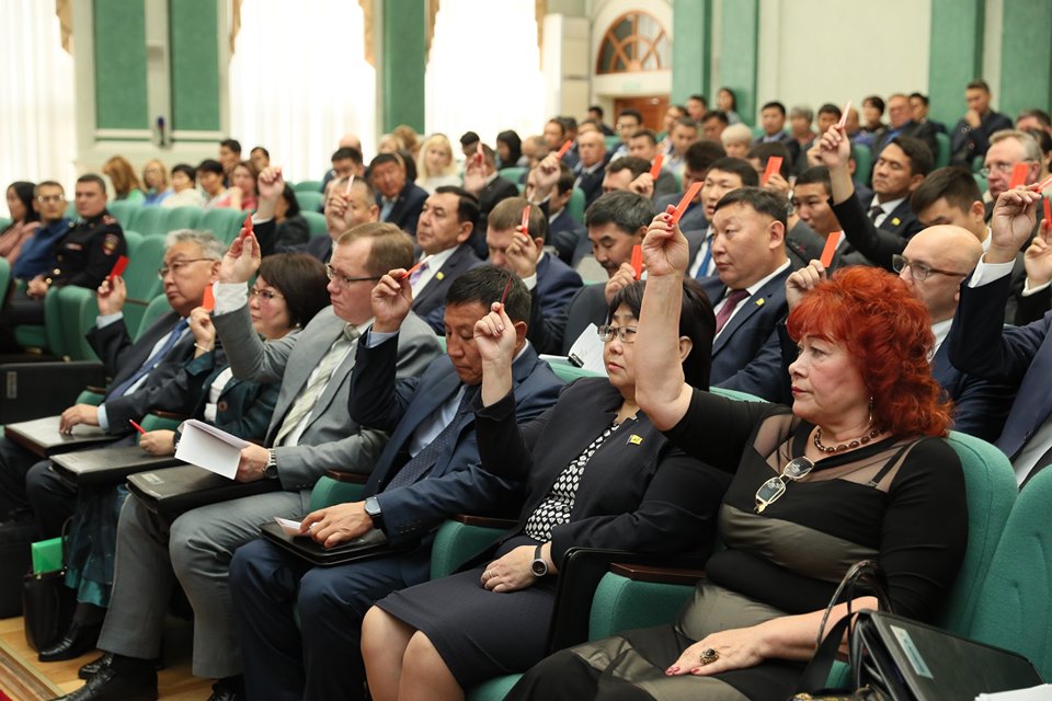 В Улан-Удэ состоялась первая сессия Горсовета В Улан-Удэ состоялась первая сессия Горсовета
