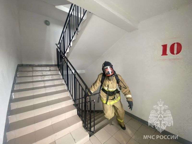 В Улан-Удэ пожарные устроили забег на 20-й этаж
