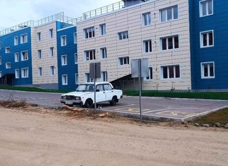 В Улан-Удэ аварийные переселенцы не хотят жить в доме, построенном для них В Улан-Удэ аварийные переселенцы не хотят жить в доме, построенном для них