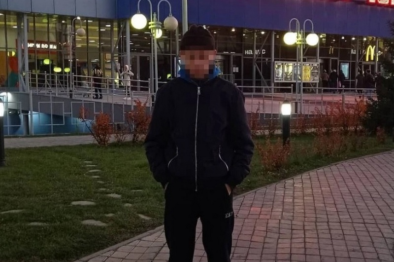 Его ударили сзади? Его ударили сзади?