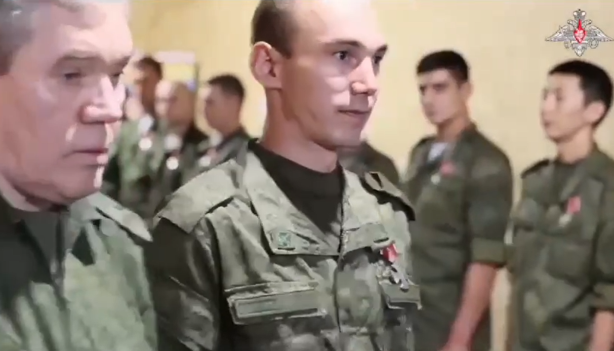 Бойца из Бурятии наградили Орденом Мужества Бойца из Бурятии наградили Орденом Мужества