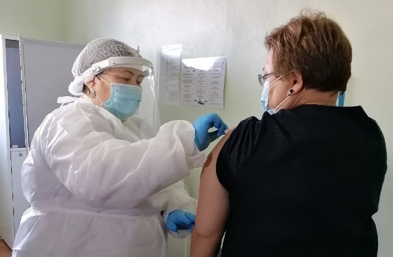 Медиков Бурятии активно вакцинируют от COVID-19 Медиков Бурятии активно вакцинируют от COVID-19