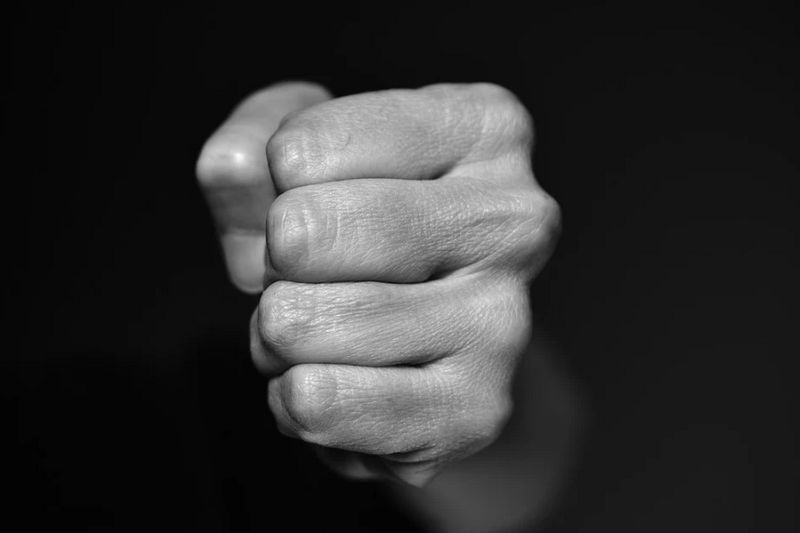 В Бурятии встревожены нападениями на прохожих психически нездорового человека В Бурятии встревожены нападениями на прохожих психически нездорового человека